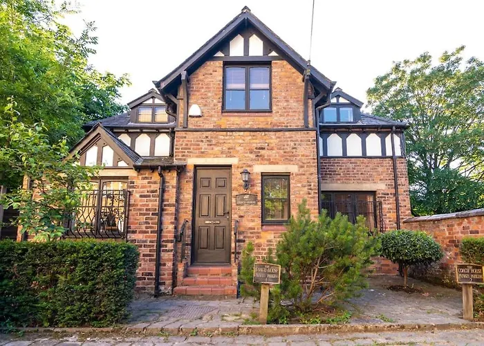 Detached House With Gated Parking In Whalley Range