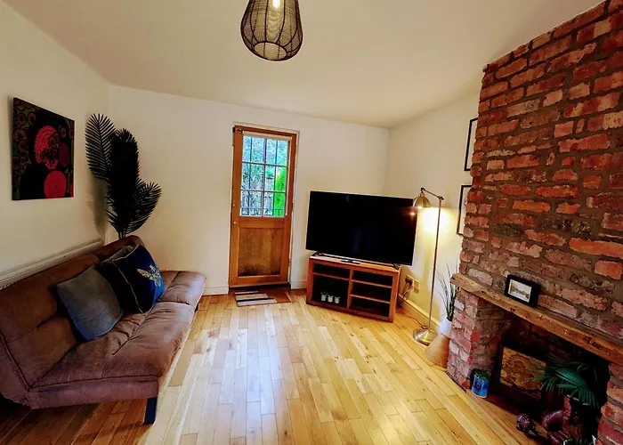 Detached House With Gated Parking In Whalley Range