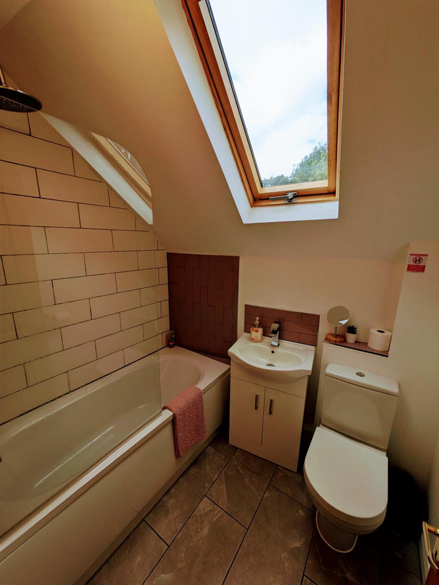 Detached House With Gated Parking In Whalley Range Villa