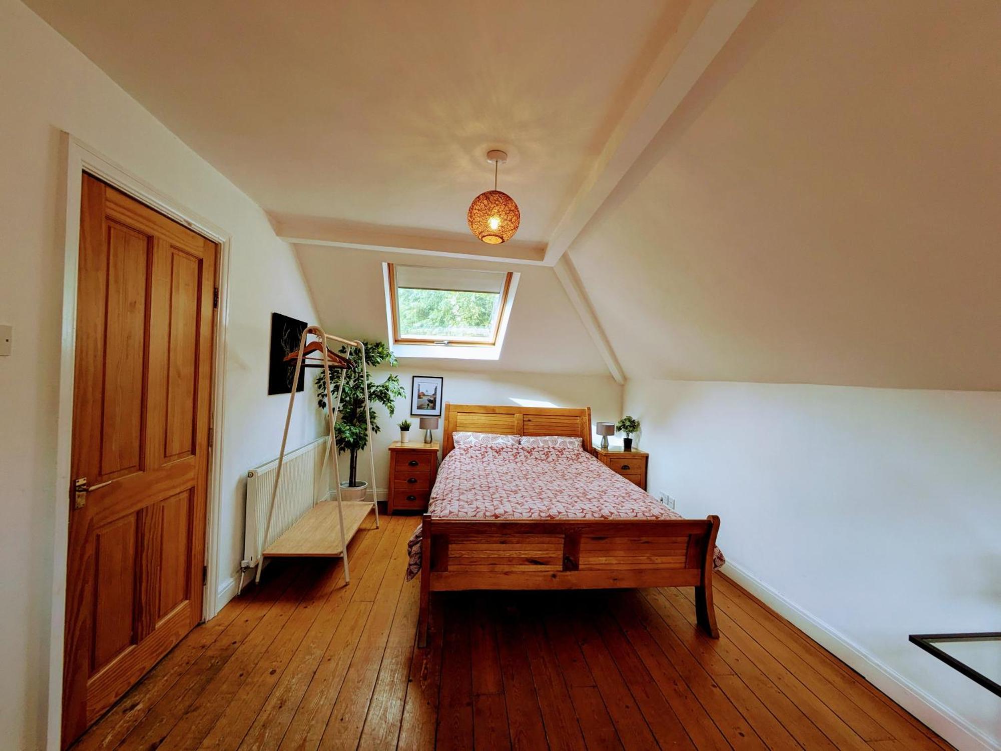 Detached House With Gated Parking In Whalley Range Villa Manchester