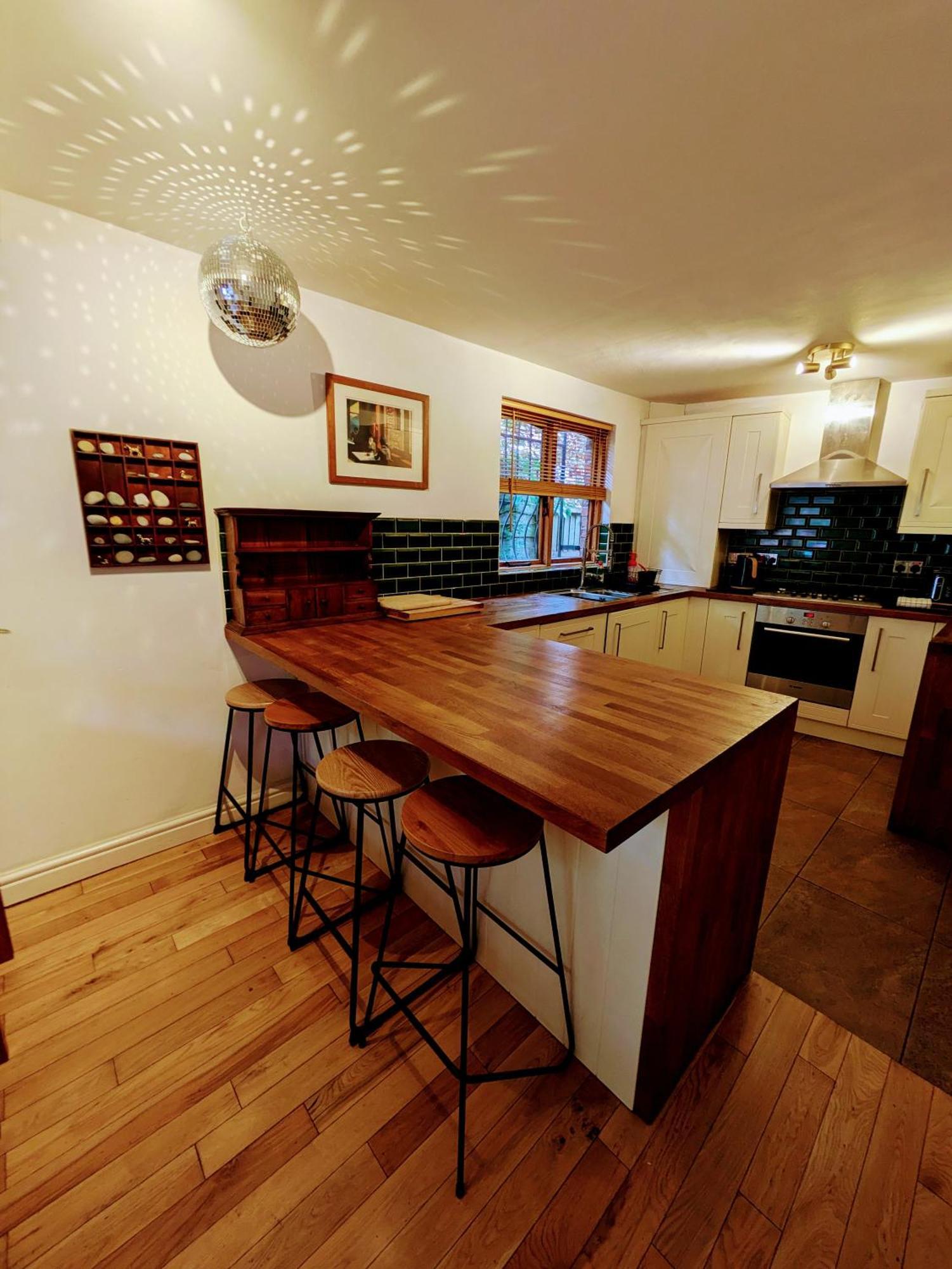 Detached House With Gated Parking In Whalley Range *